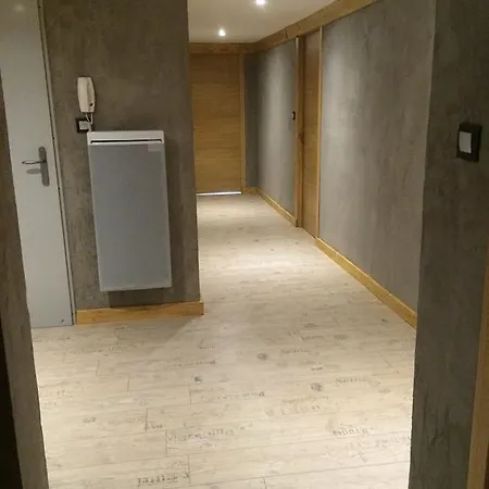 Rue Charles De Gaulle